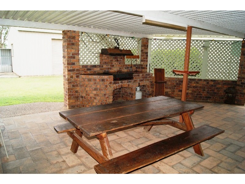 11 CENTENNIAL CIRCUIT, Avenell Heights QLD 4670
