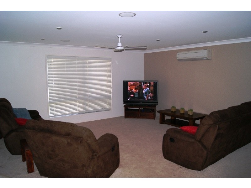 1 Serenity Drive, Kalkie QLD 4670