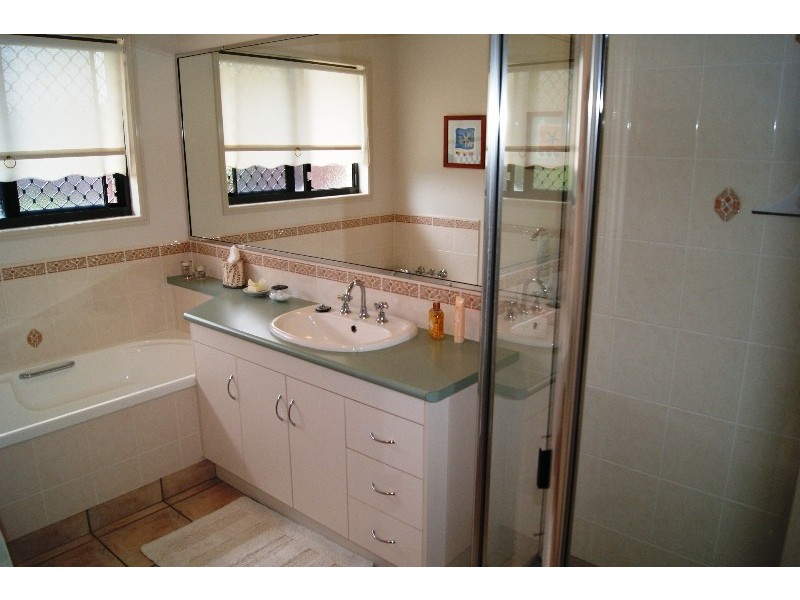 1 MELEISHA PLACE, Coral Cove QLD 4670