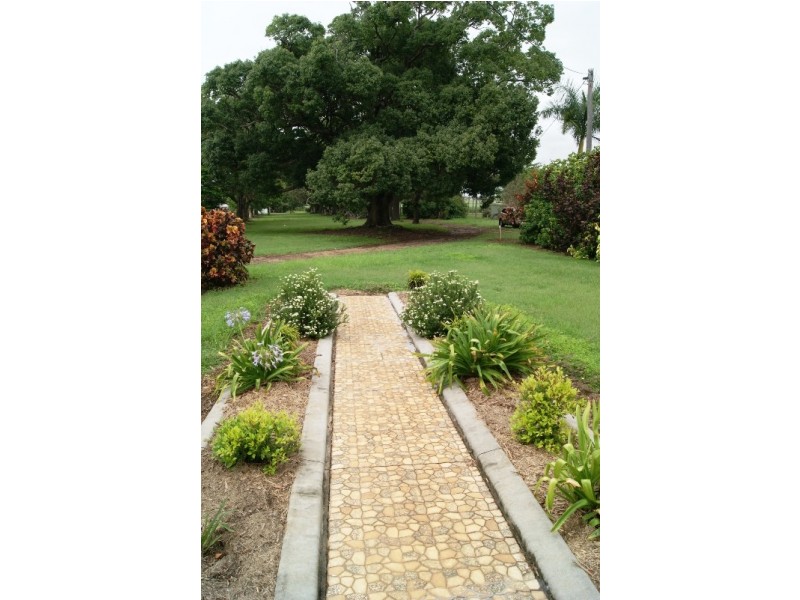 1533 MOORE PARK ROAD, Gooburrum QLD 4670