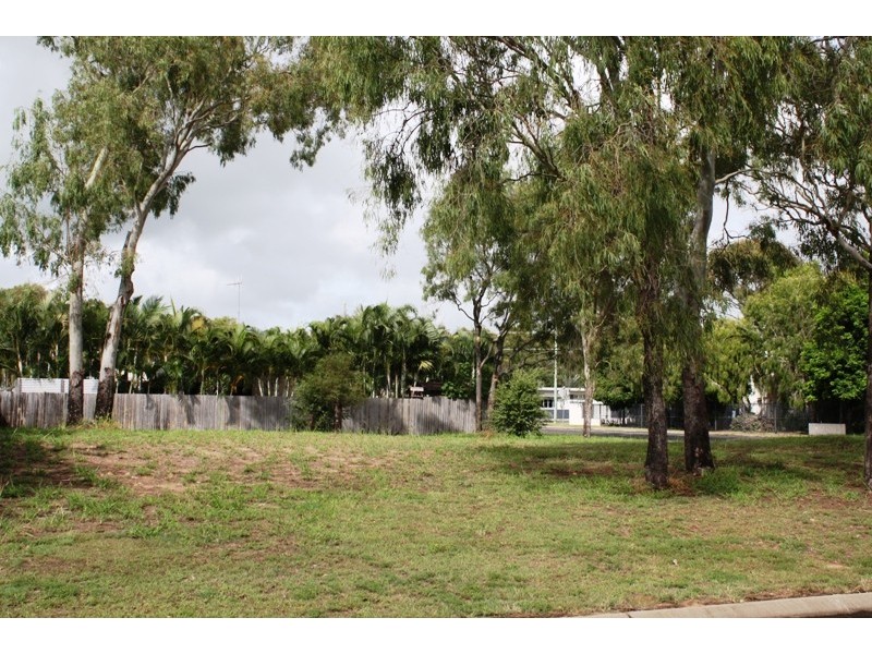 35 Palm Court, Moore Park Beach QLD 4670
