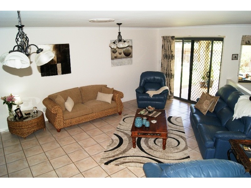 1 Meleisha Place, Coral Cove QLD 4670