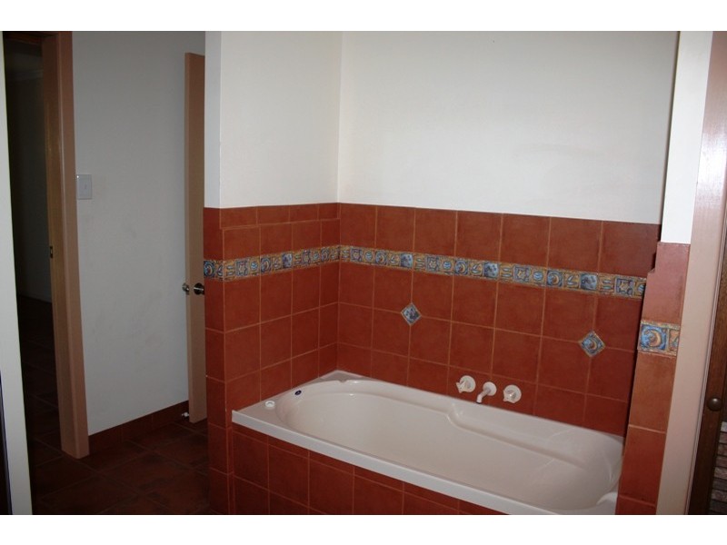 2 Island View Drive, Winfield QLD 4670