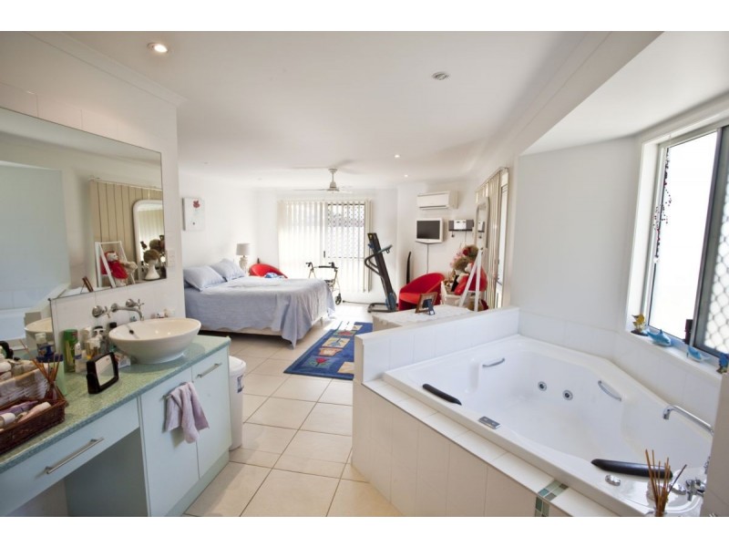 4 Elm Street, Moore Park Beach QLD 4670