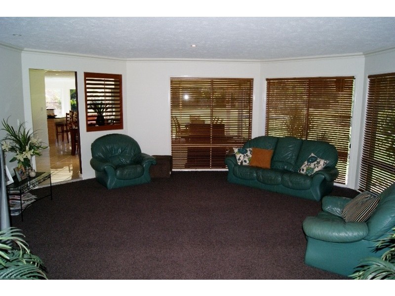 2 COCKATOO CRESCENT, Gooburrum QLD 4670