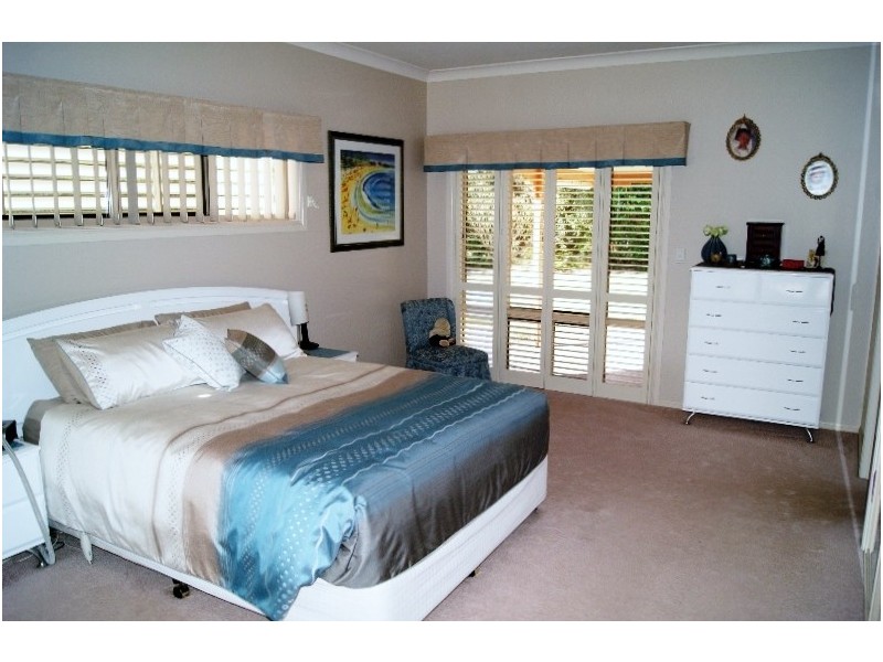 6 SUGAR GLIDER COURT, Gooburrum QLD 4670