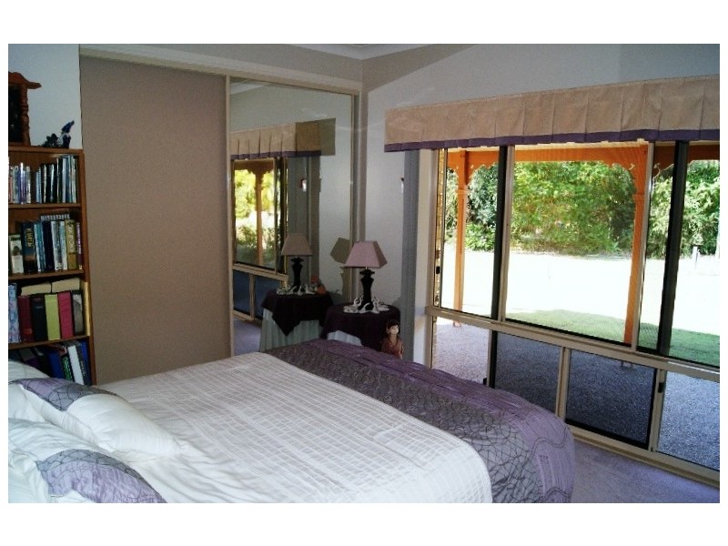 6 SUGAR GLIDER COURT, Gooburrum QLD 4670