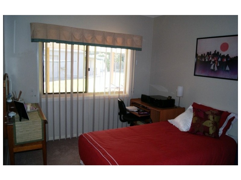 6 SUGAR GLIDER COURT, Gooburrum QLD 4670