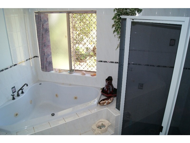 33 Gibsons Street, Burnett Heads QLD 4670