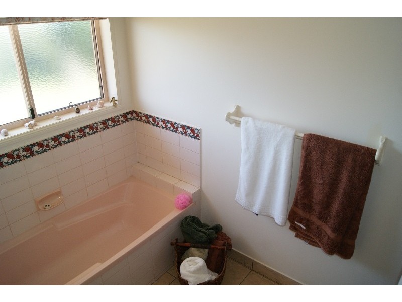 33 Gibsons Street, Burnett Heads QLD 4670