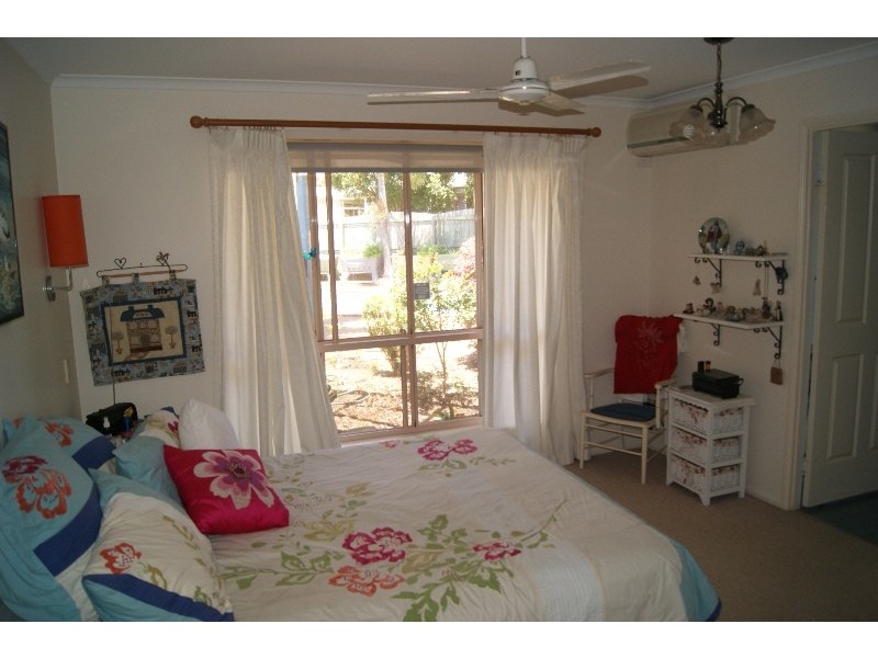 33 Gibsons Street, Burnett Heads QLD 4670