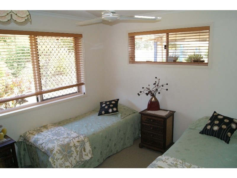 33 Gibsons Street, Burnett Heads QLD 4670