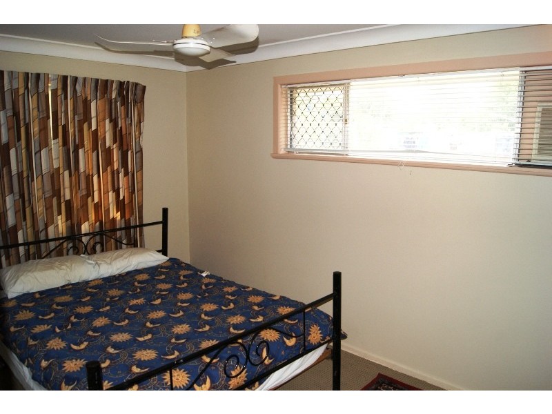 73 FE Walker, Kepnock QLD 4670