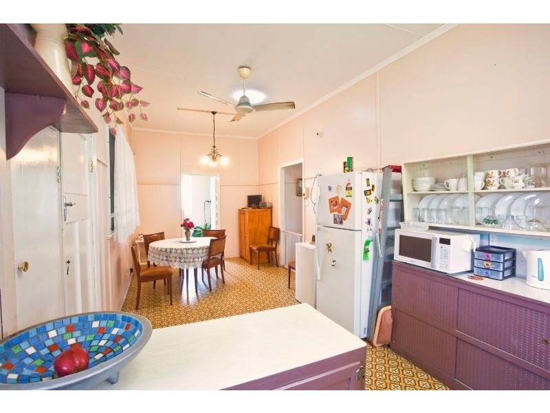 8 Hurst Street, Walkervale QLD 4670