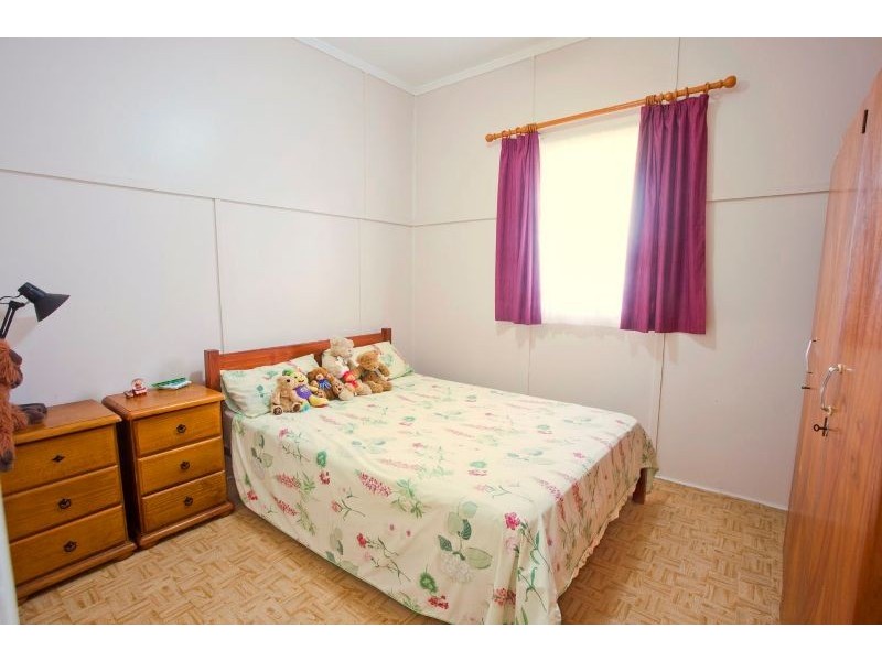 8 Hurst Street, Walkervale QLD 4670