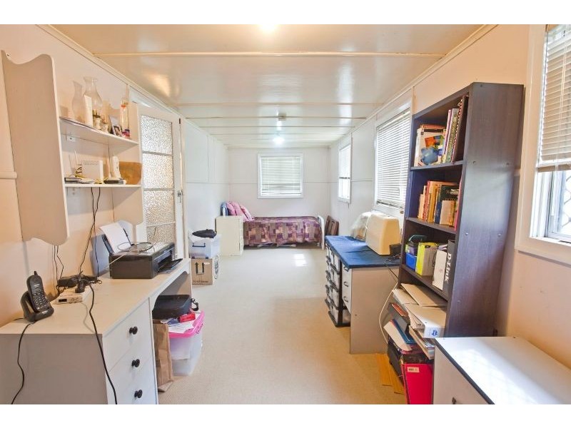 8 Hurst Street, Walkervale QLD 4670