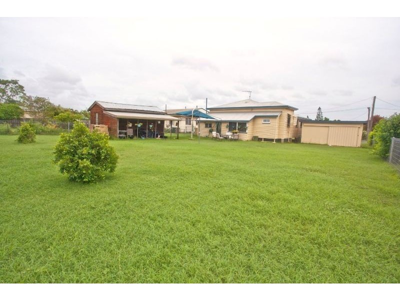 8 Hurst Street, Walkervale QLD 4670