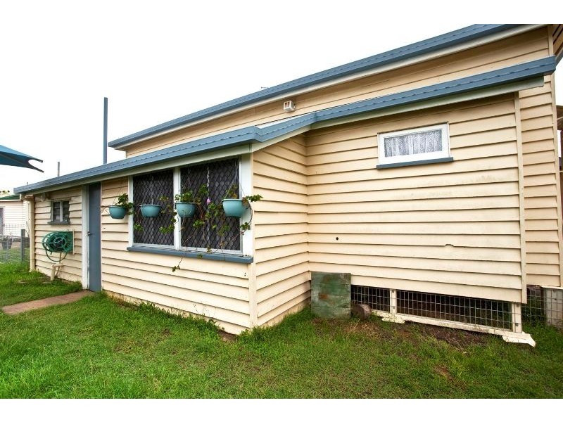 8 Hurst Street, Walkervale QLD 4670