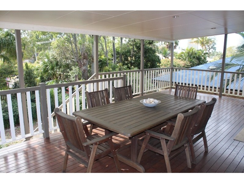 30 Acacia Street, Moore Park Beach QLD 4670