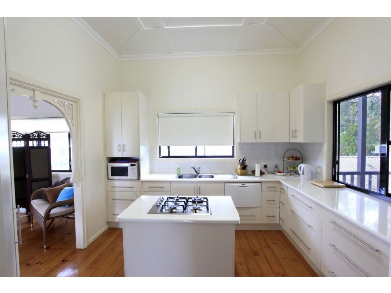 30 Acacia Street, Moore Park Beach QLD 4670