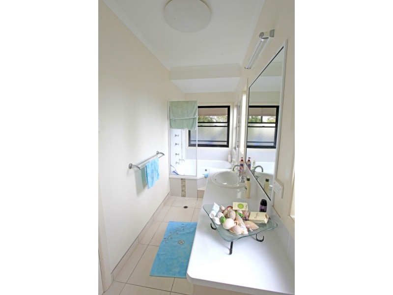 30 Acacia Street, Moore Park Beach QLD 4670