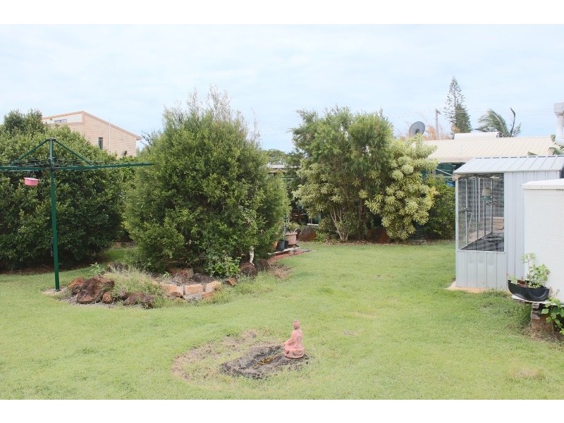 33 Shell Street, Burnett Heads QLD 4670