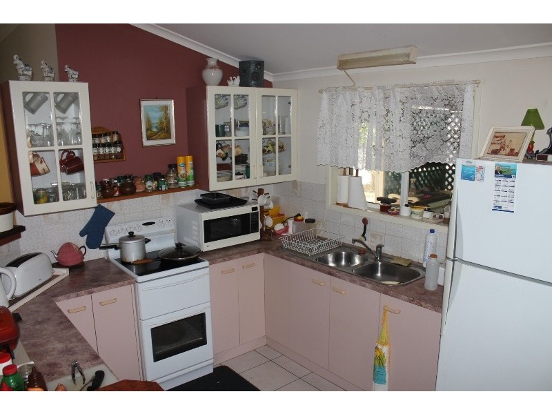 33 Shell Street, Burnett Heads QLD 4670