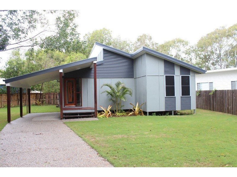 7 Ocean Court, Moore Park Beach QLD 4670