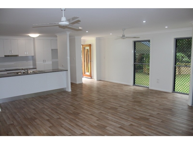 7 Ocean Court, Moore Park Beach QLD 4670