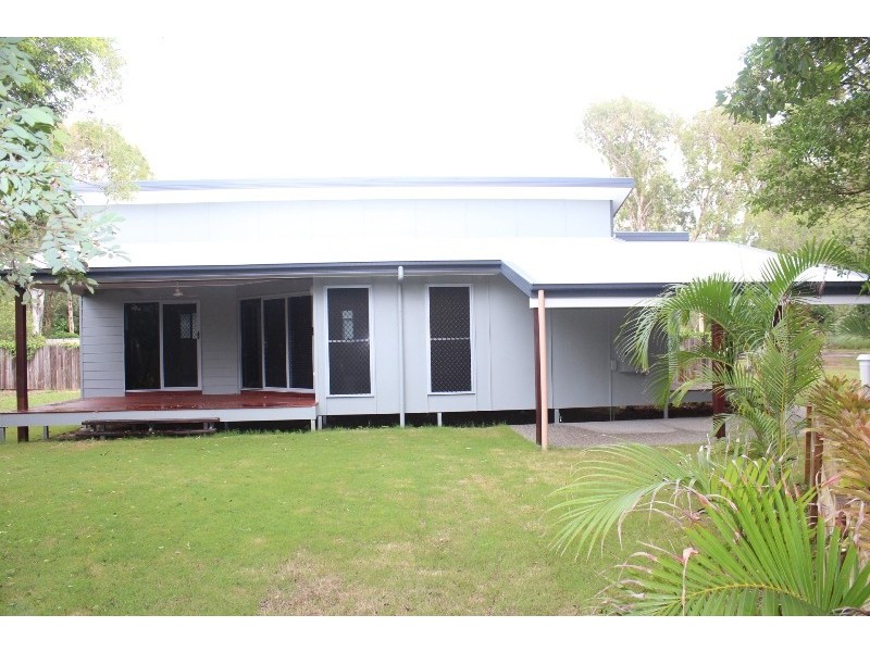 7 Ocean Court, Moore Park Beach QLD 4670