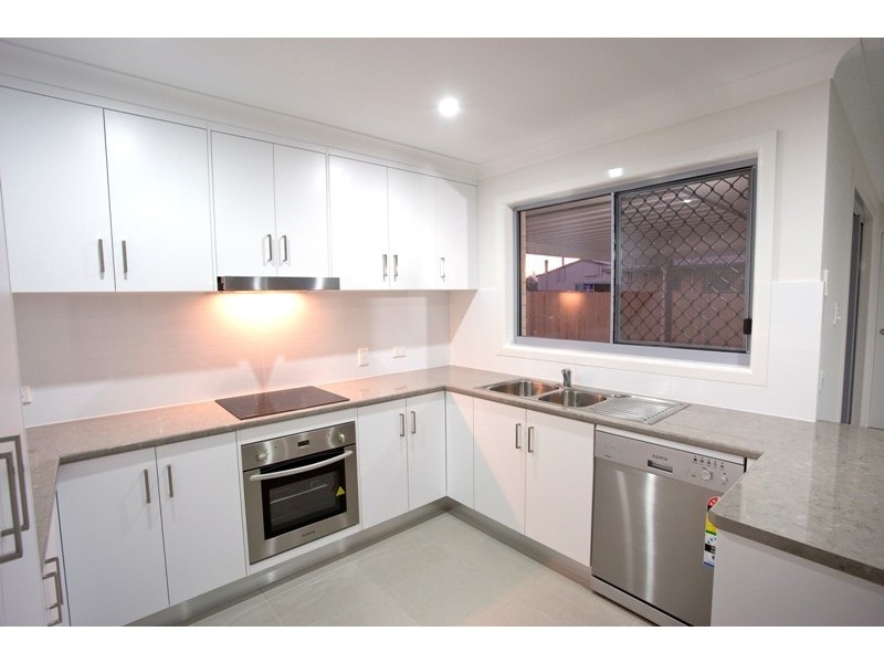4 Rehbein Avenue, Qunaba QLD 4670