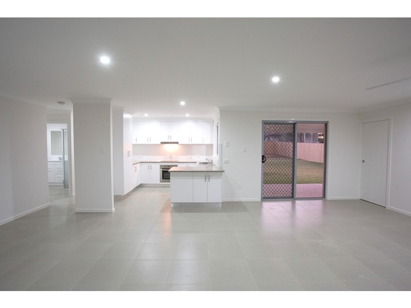 4 Rehbein Avenue, Qunaba QLD 4670