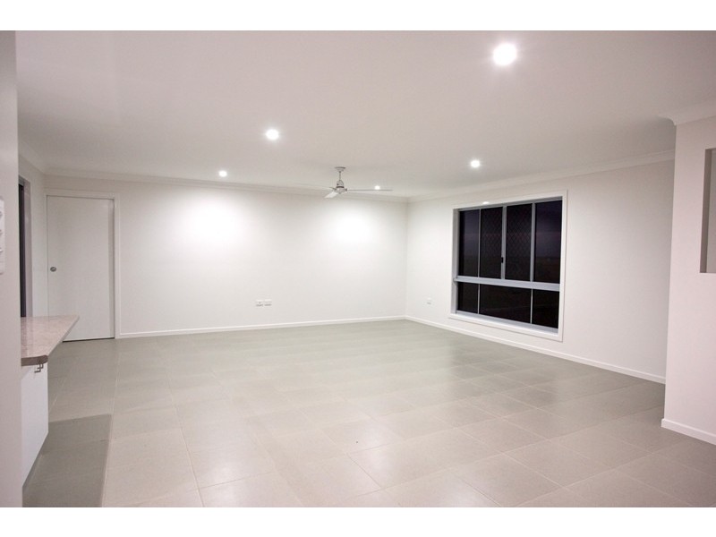 4 Rehbein Avenue, Qunaba QLD 4670