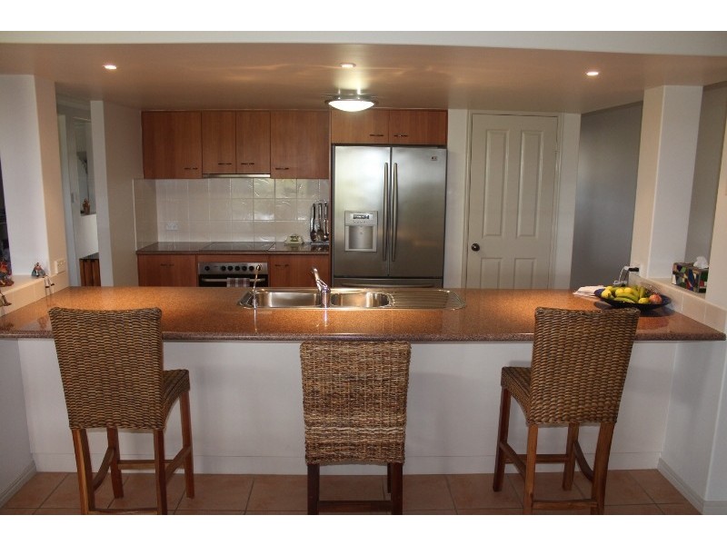 5 Raewood Close, Coral Cove QLD 4670