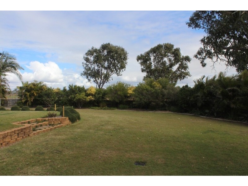 5 Raewood Close, Coral Cove QLD 4670