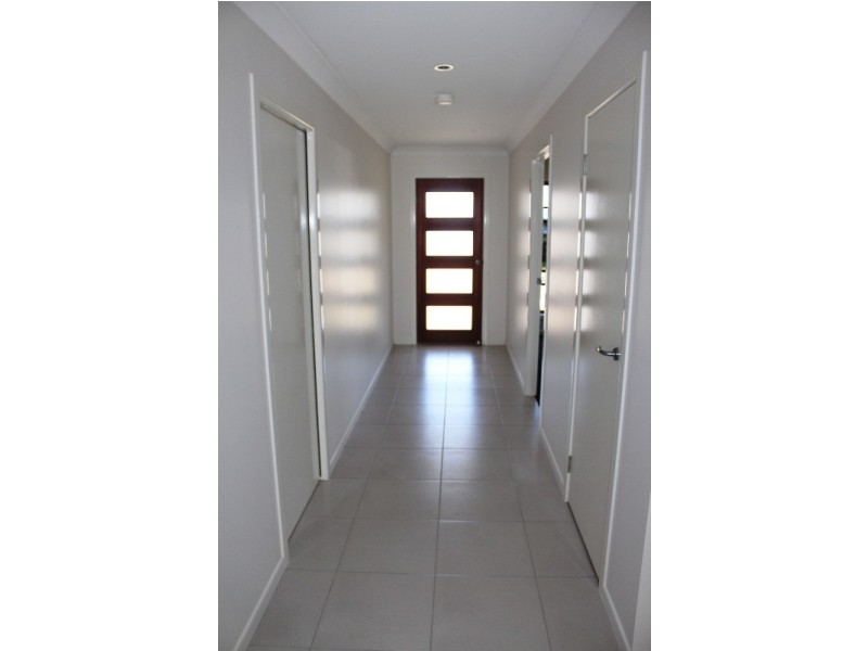 4 Daisy Court, Coral Cove QLD 4670