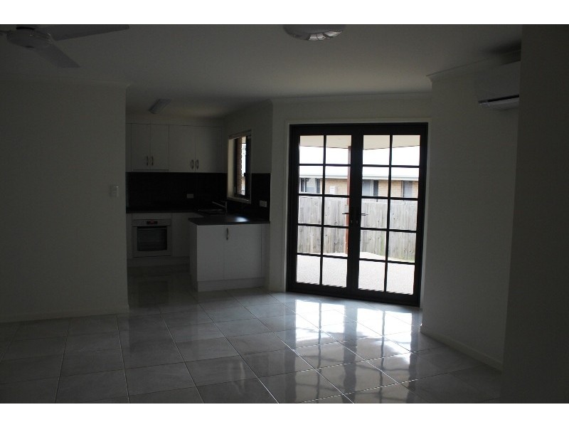 2/4 Neville Drive, Branyan QLD 4670
