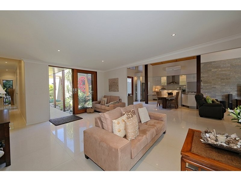 6 Aquarius Drive, Bargara QLD 4670