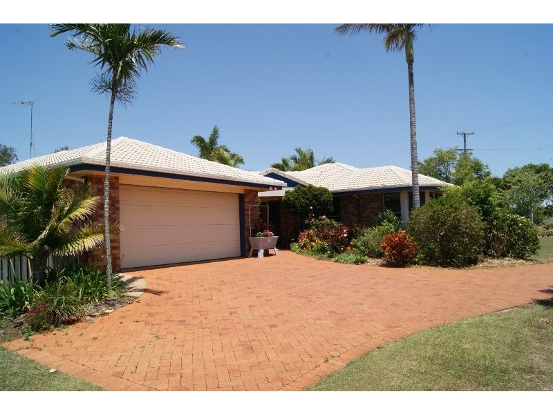33 Gibsons Road, Burnett Heads QLD 4670