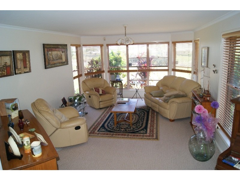 33 Gibsons Road, Burnett Heads QLD 4670