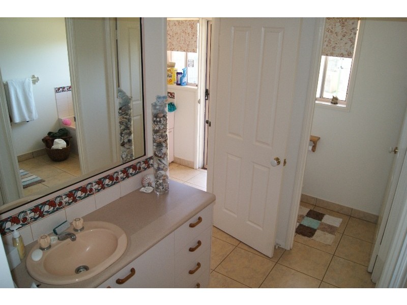 33 Gibsons Road, Burnett Heads QLD 4670