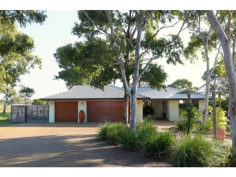 5 Raewood Close, Coral Cove QLD 4670
