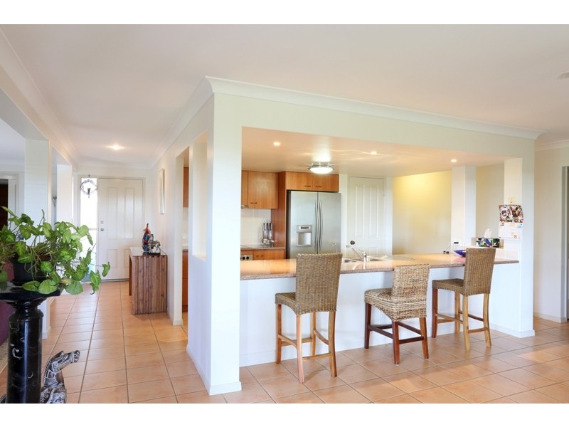 5 Raewood Close, Coral Cove QLD 4670