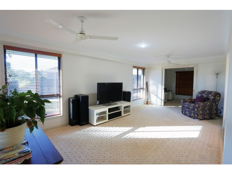 5 Raewood Close, Coral Cove QLD 4670