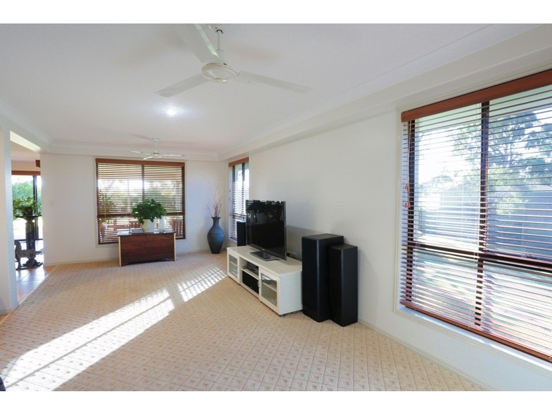 5 Raewood Close, Coral Cove QLD 4670
