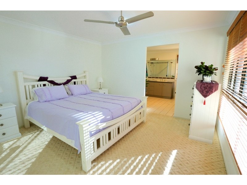 5 Raewood Close, Coral Cove QLD 4670