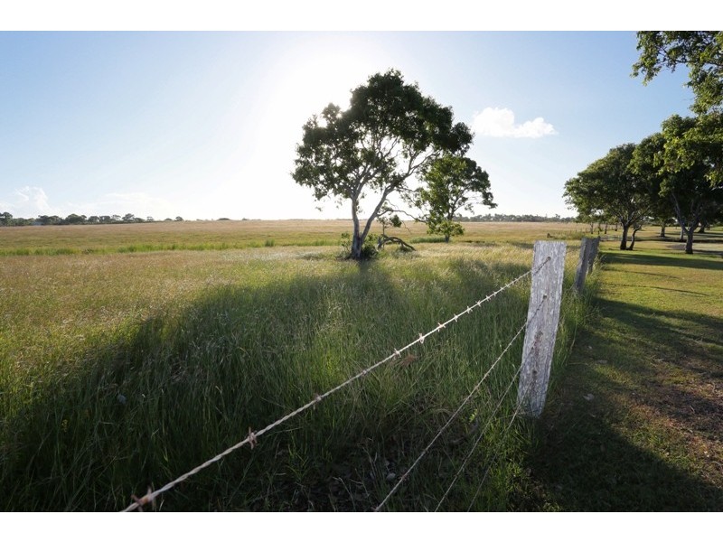 5 Raewood Close, Coral Cove QLD 4670