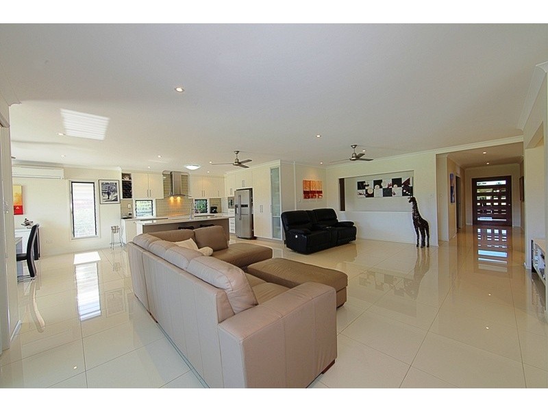 38 Bisdee Street, Coral Cove QLD 4670