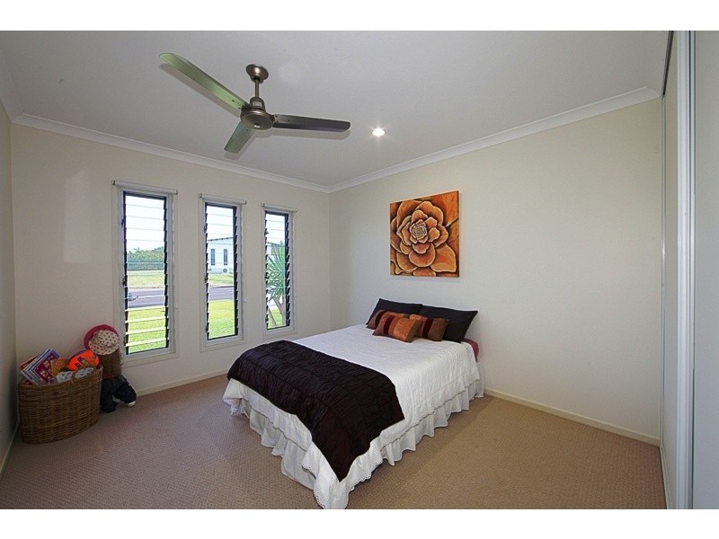 38 Bisdee Street, Coral Cove QLD 4670