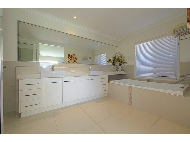 38 Bisdee Street, Coral Cove QLD 4670